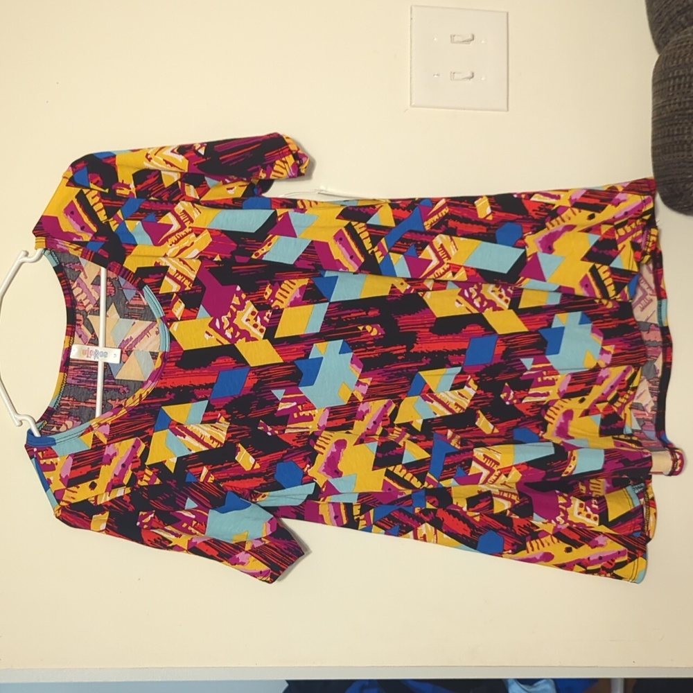 LulaRoe woman's perfect T tshirt Multicolor size medium NWT